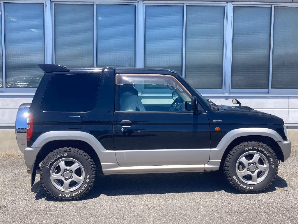 MITSUBISHI PAJERO MINI