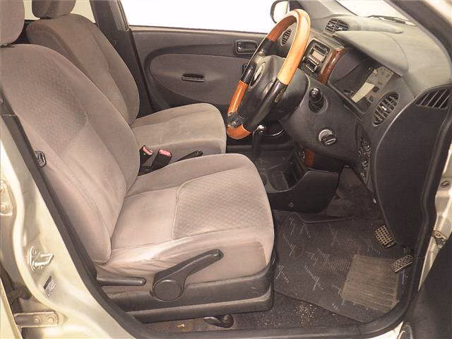 DAIHATSU MIRA AVY