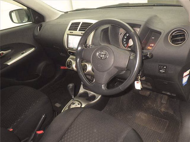 TOYOTA IST