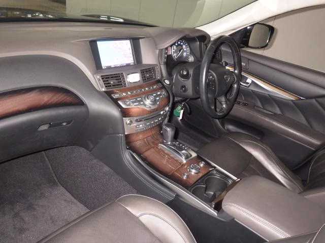 NISSAN FUGA