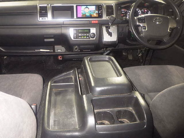TOYOTA HIACE