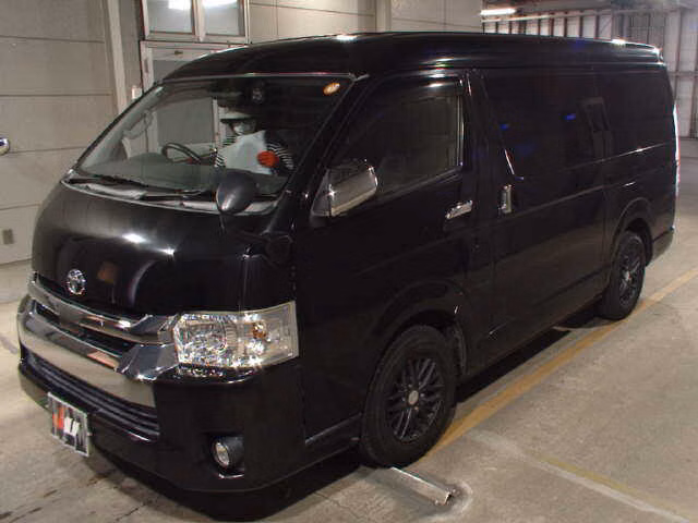 TOYOTA HIACE