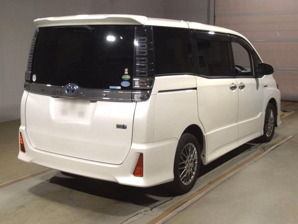 TOYOTA VOXY