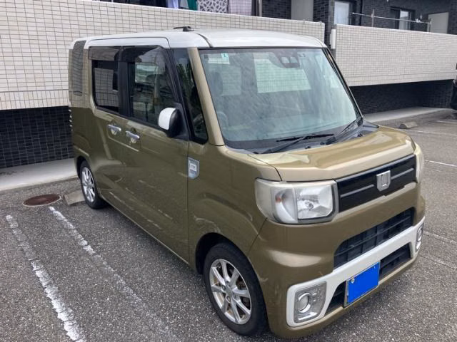 DAIHATSU WAKE