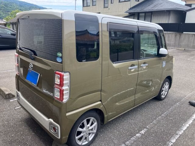 DAIHATSU WAKE