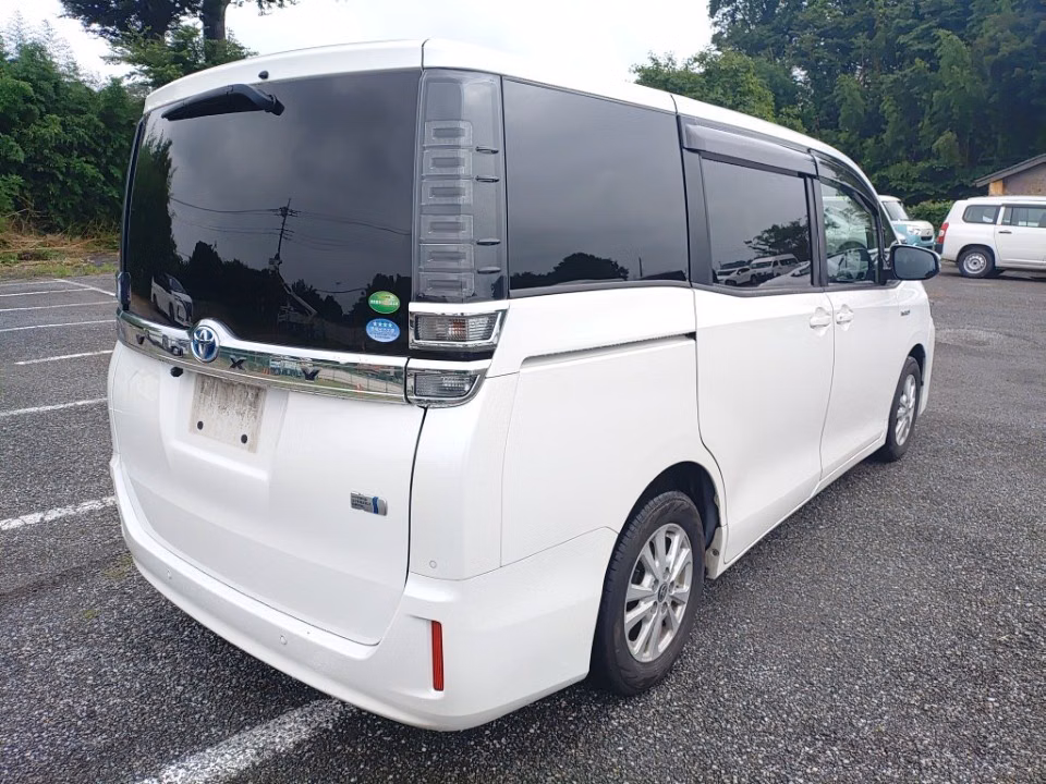 TOYOTA VOXY