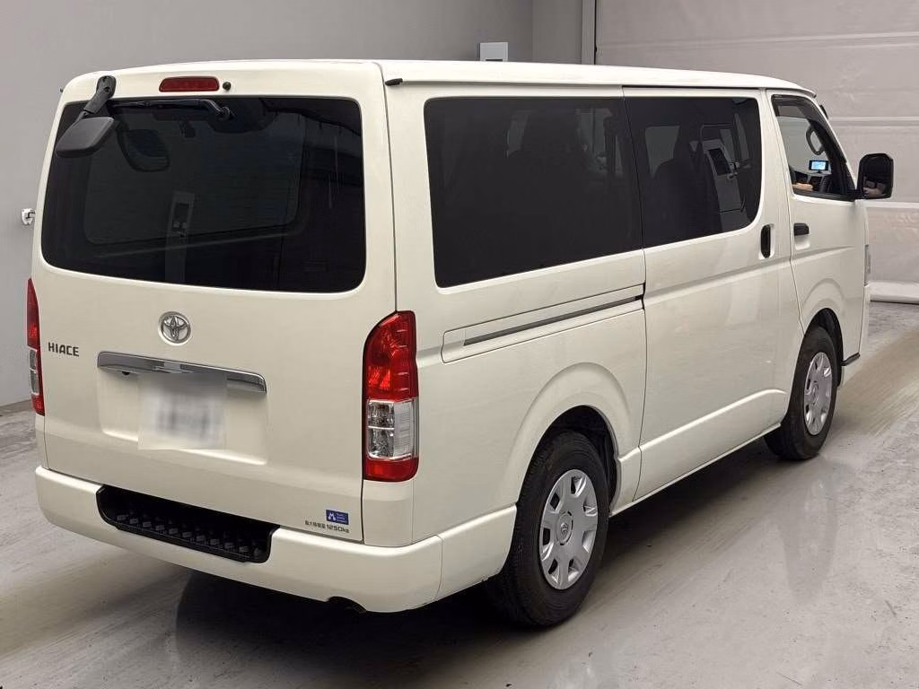 TOYOTA REGIUS ACE