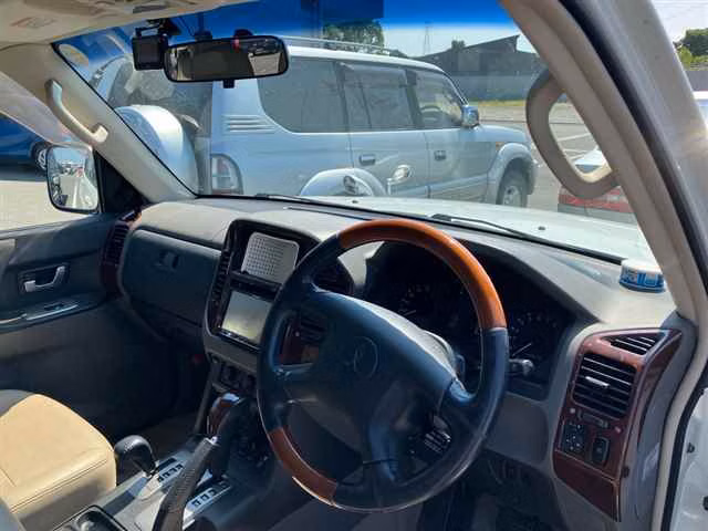 MITSUBISHI PAJERO