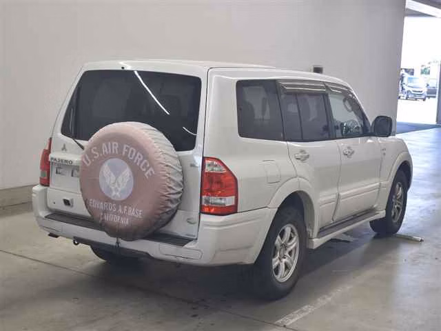 MITSUBISHI PAJERO