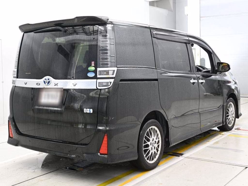 TOYOTA VOXY