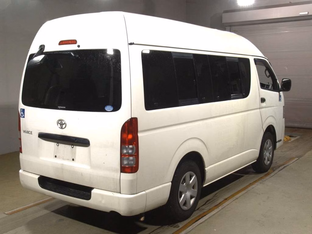 TOYOTA REGIUS ACE