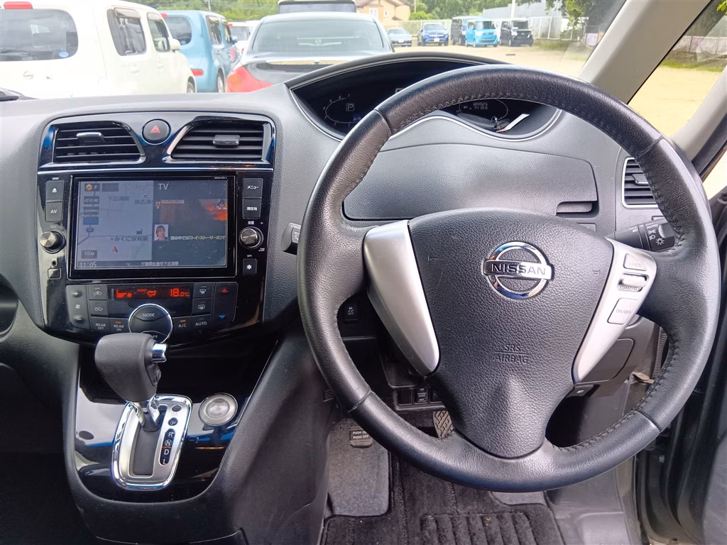 NISSAN SERENA