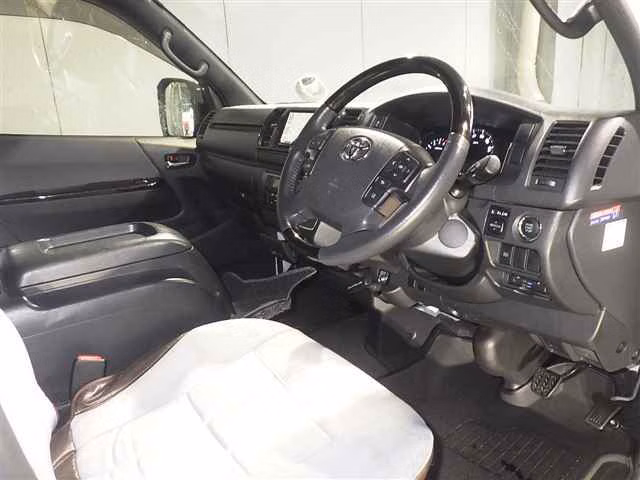 TOYOTA REGIUS ACE