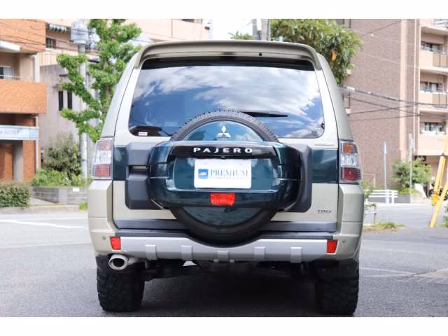 MITSUBISHI PAJERO