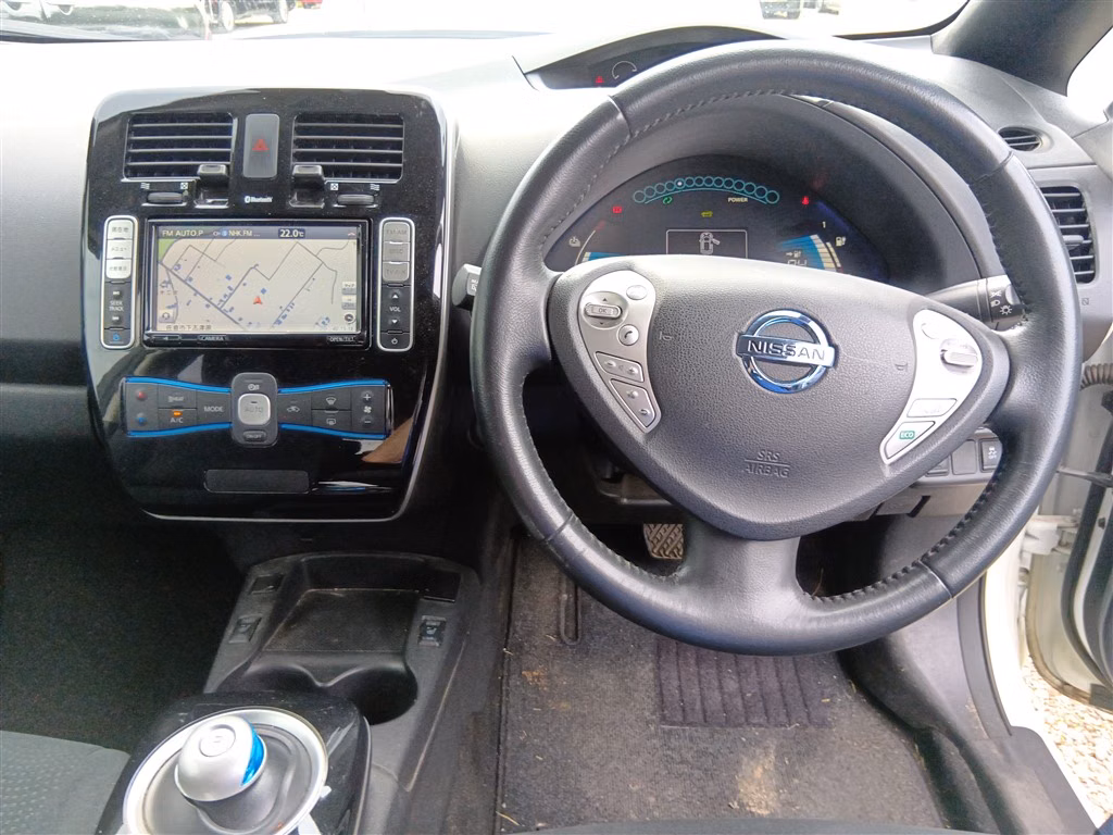 NISSAN LEAF