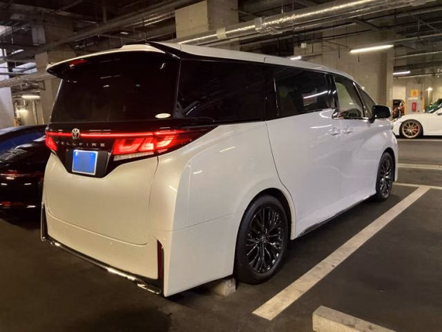 TOYOTA VELLFIRE