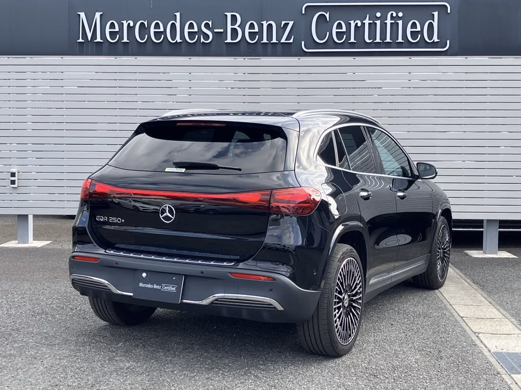 MERCEDES-BENZ EQA