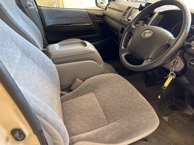 TOYOTA REGIUS ACE