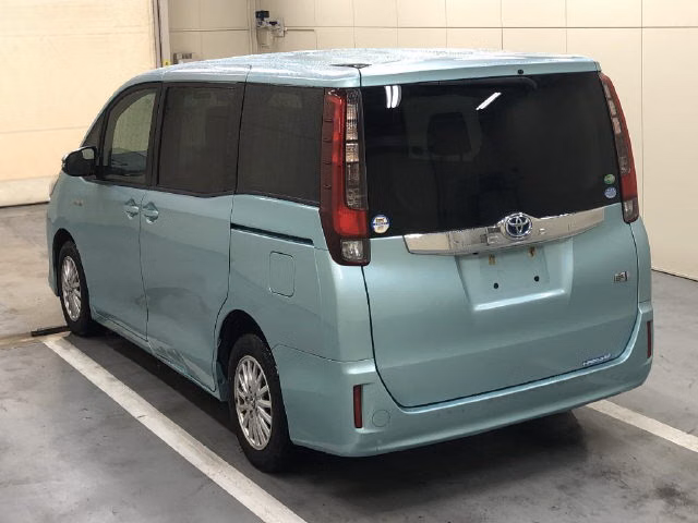 TOYOTA VOXY