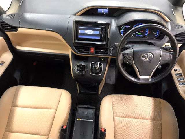 TOYOTA VOXY