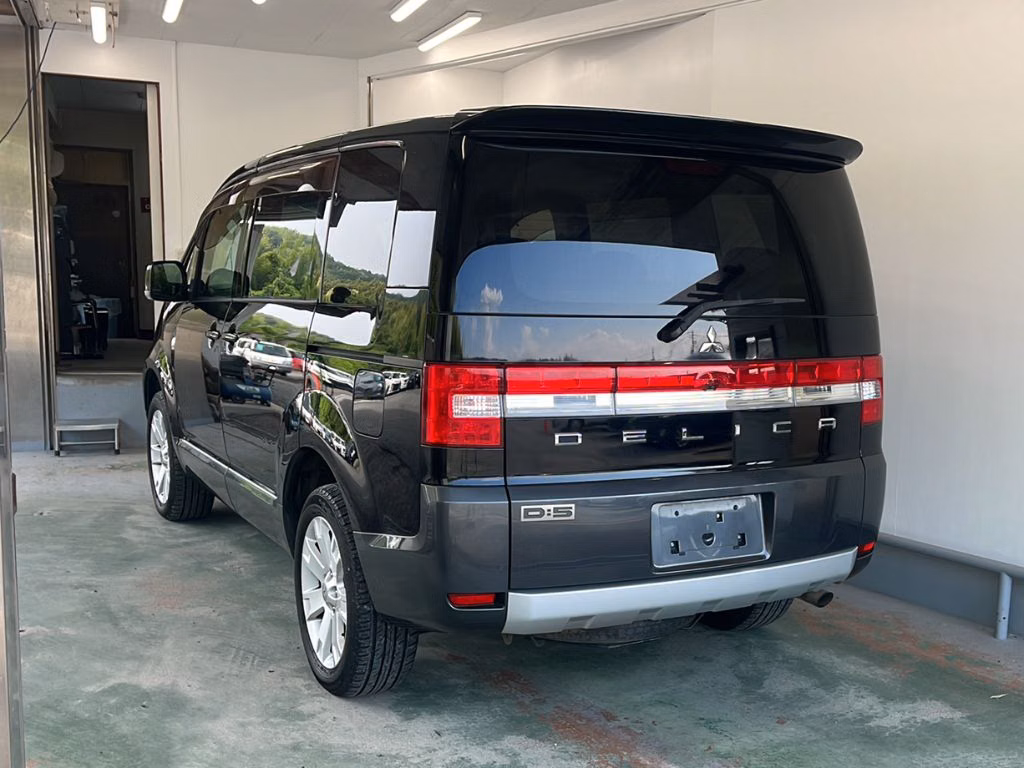 MITSUBISHI DELICA D:5