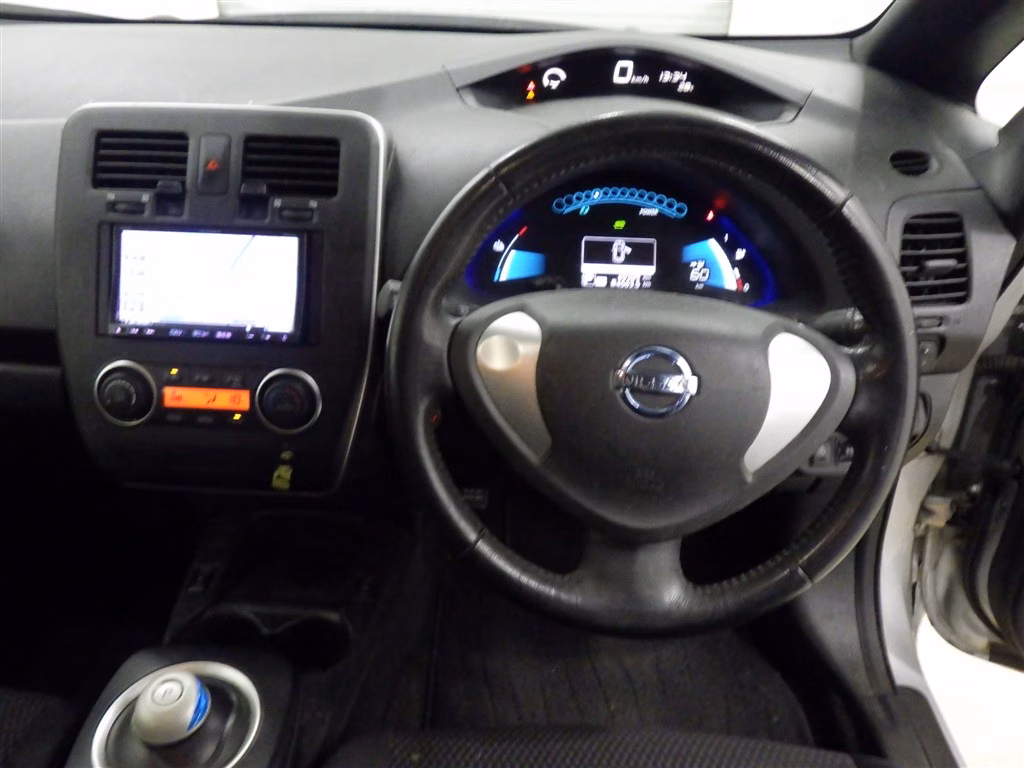 NISSAN LEAF