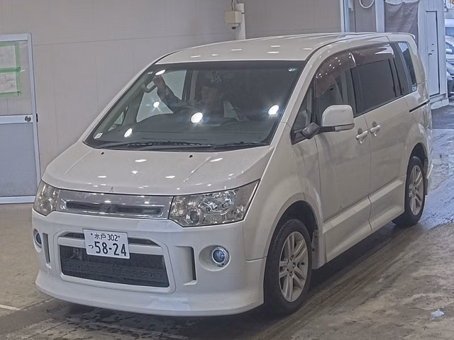 MITSUBISHI DELICA D:5