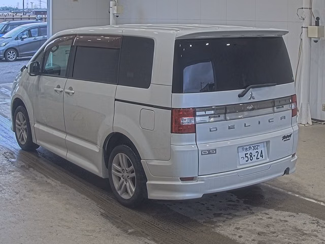 MITSUBISHI DELICA D:5