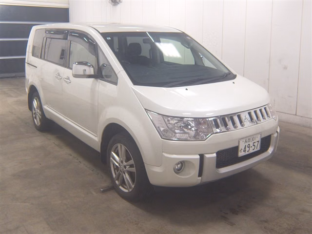 MITSUBISHI DELICA D:5