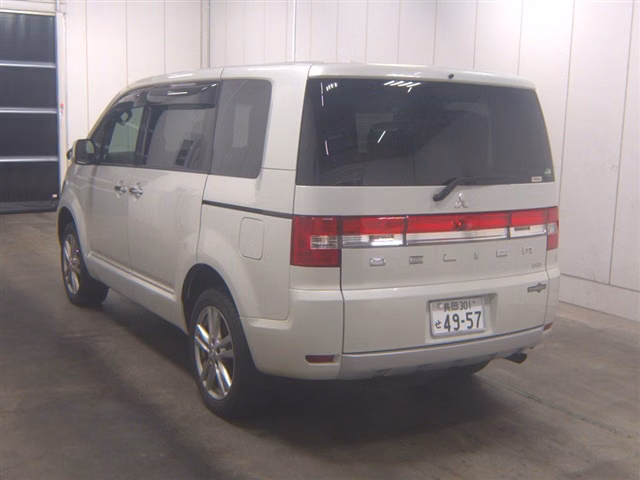 MITSUBISHI DELICA D:5