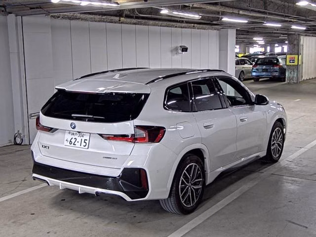BMW IX1