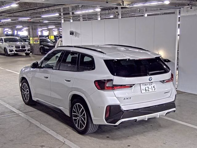 BMW IX1