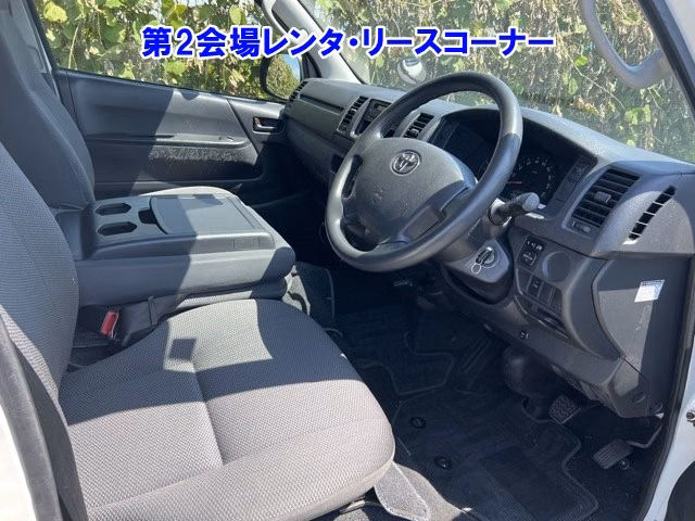 TOYOTA REGIUS ACE