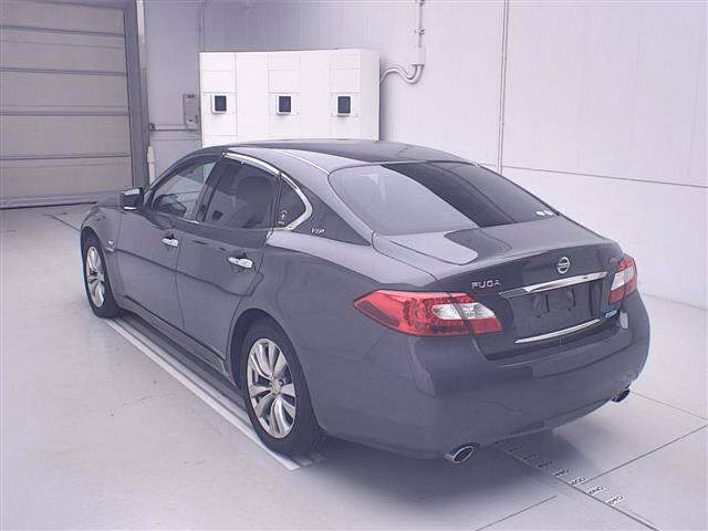 NISSAN FUGA