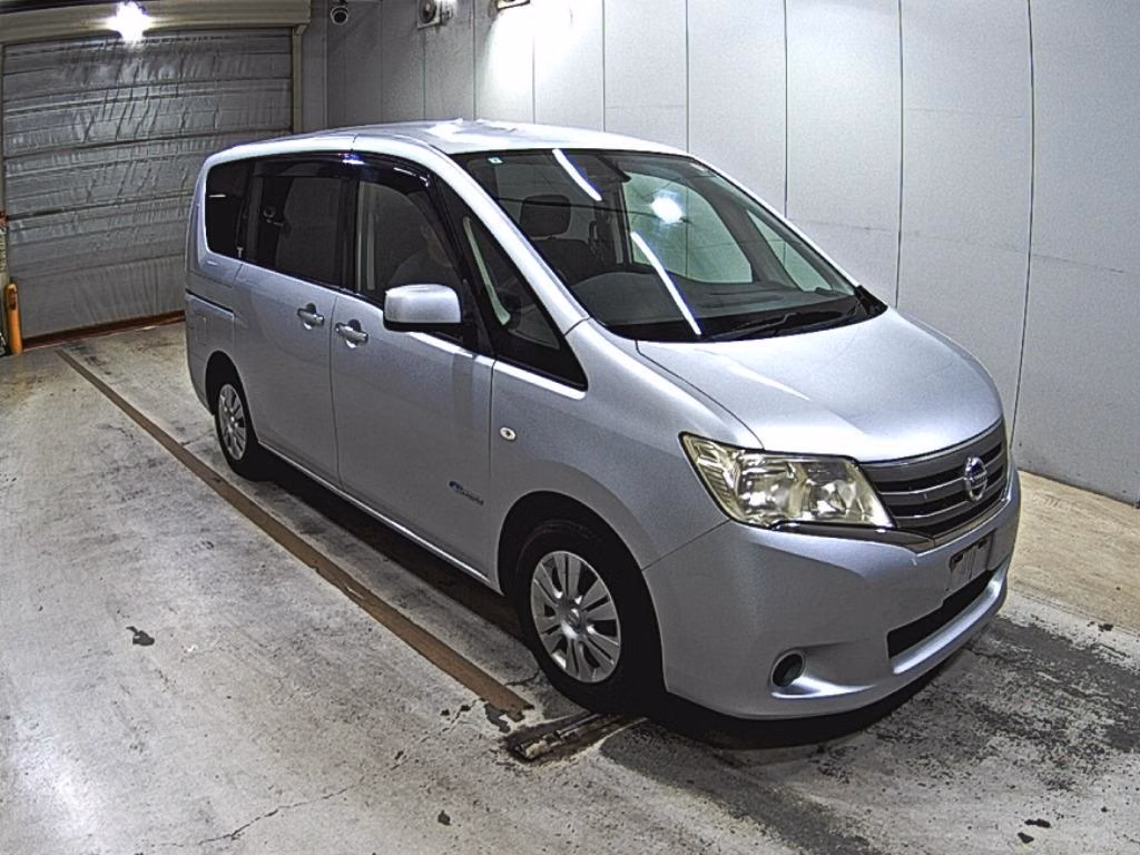 NISSAN SERENA