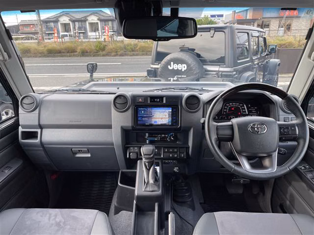 TOYOTA LAND CRUISER