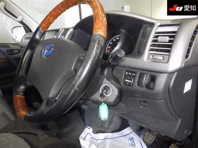 TOYOTA REGIUS ACE