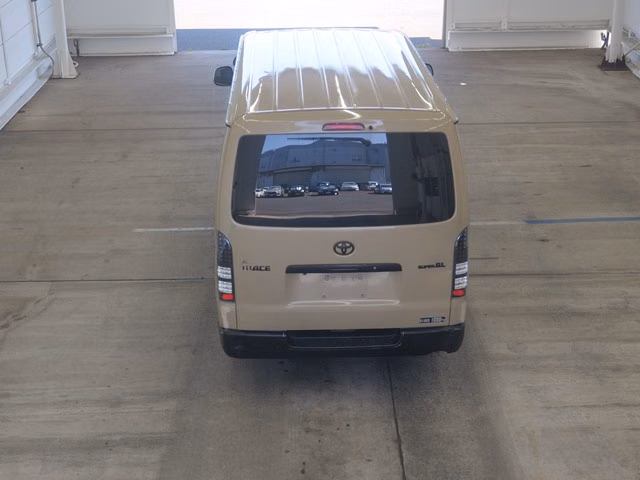 TOYOTA REGIUS ACE