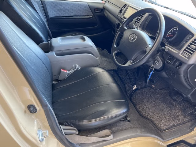 TOYOTA REGIUS ACE