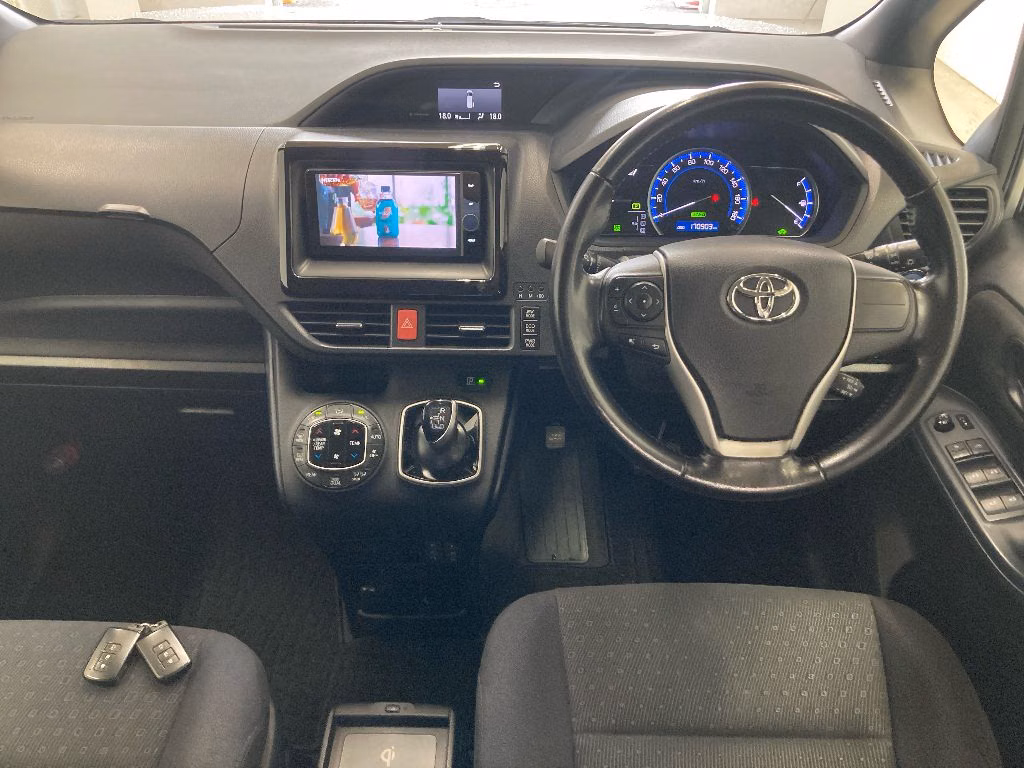 TOYOTA VOXY