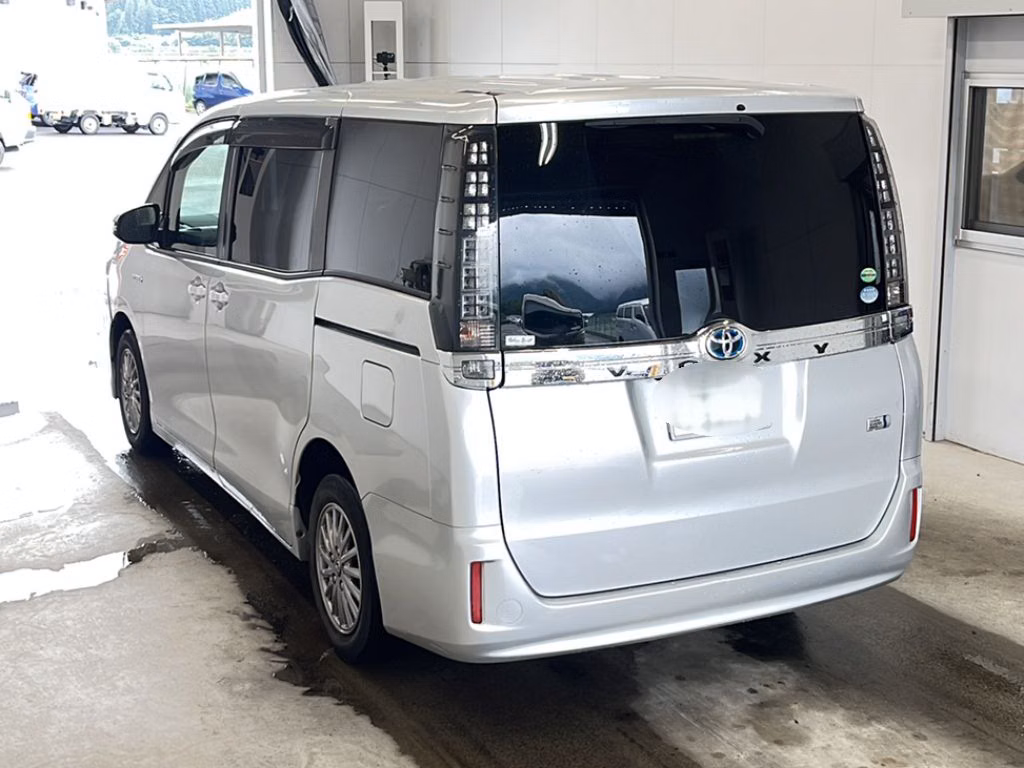 TOYOTA VOXY