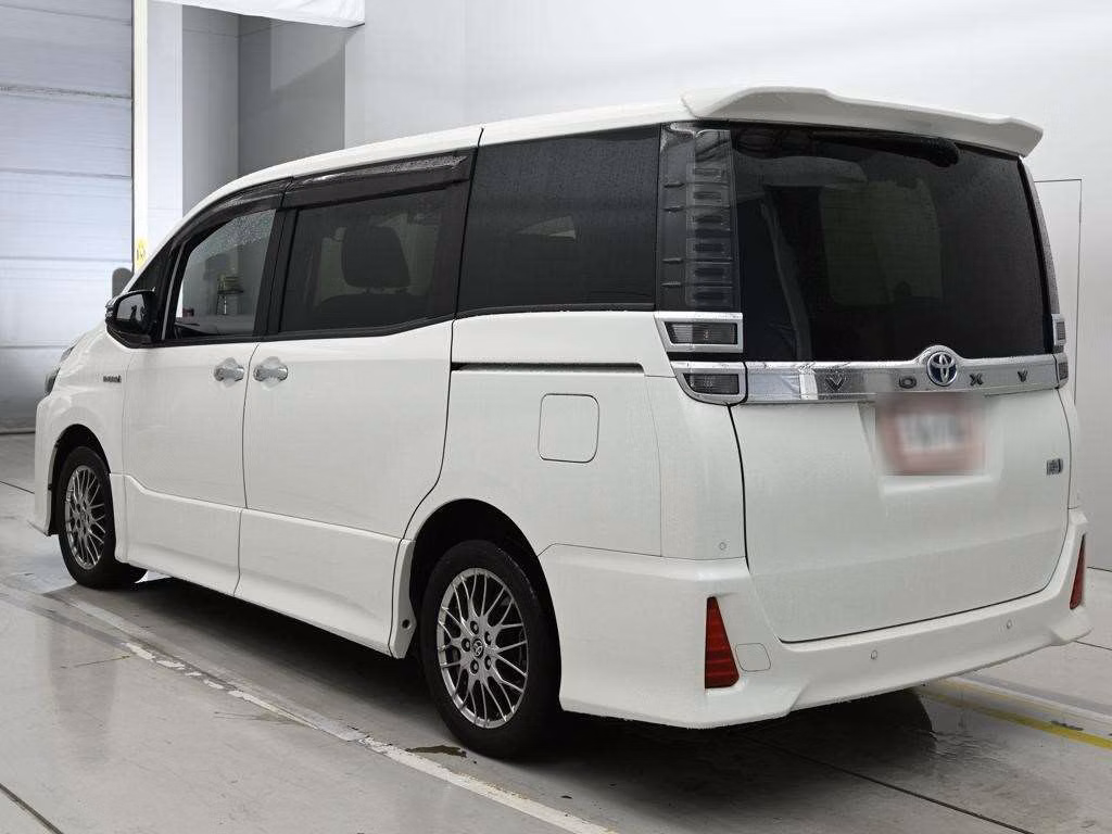 TOYOTA VOXY