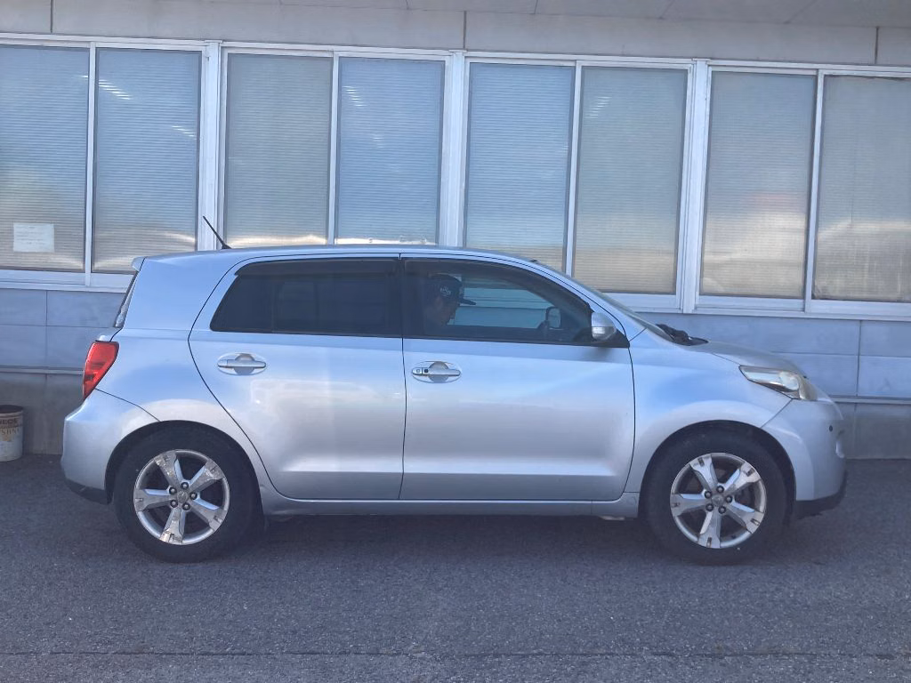 TOYOTA IST
