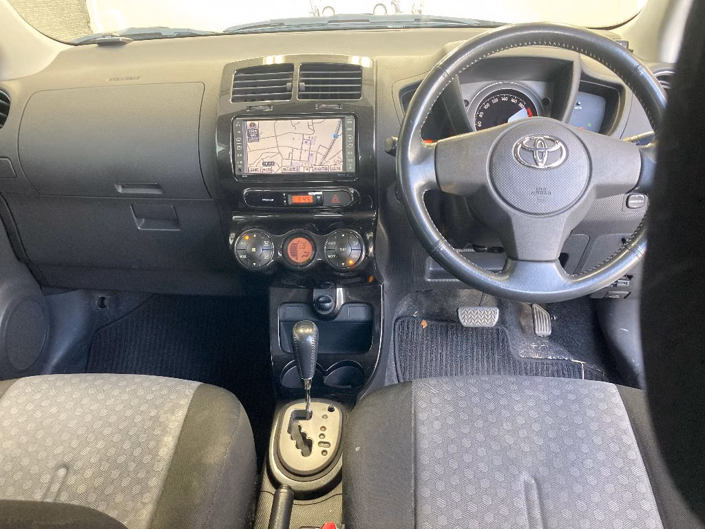 TOYOTA IST