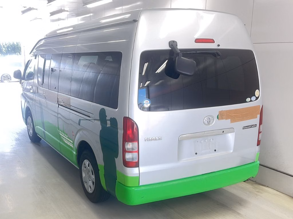 TOYOTA HIACE