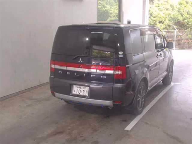 MITSUBISHI DELICA D:5