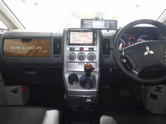 MITSUBISHI DELICA D:5