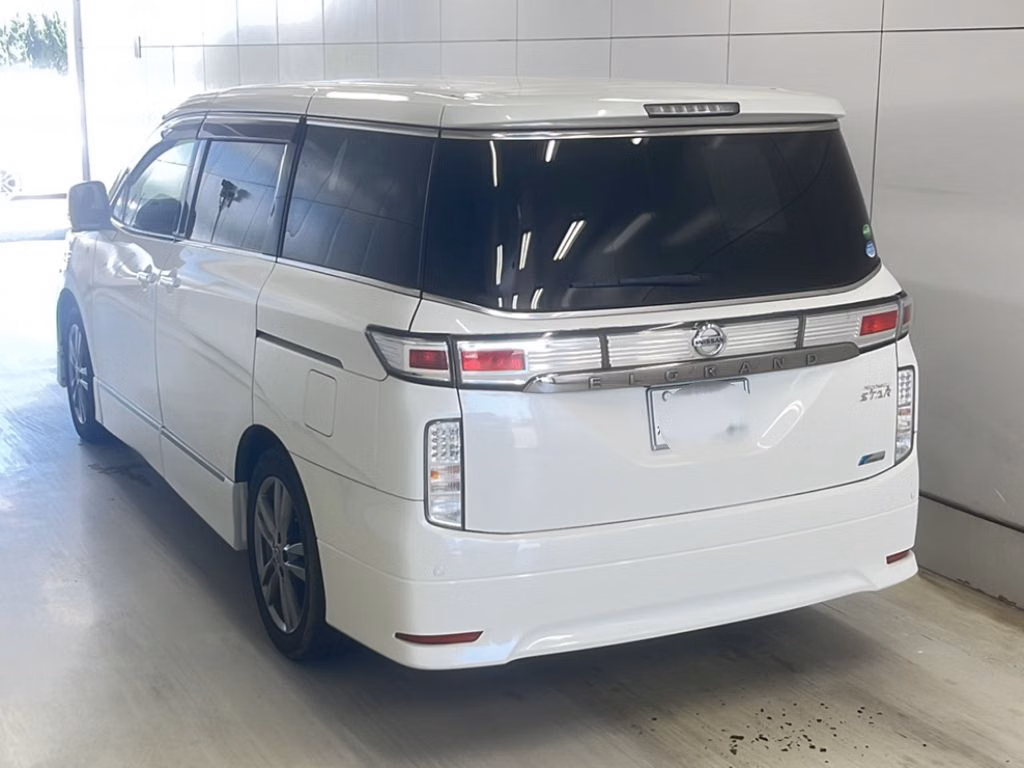 NISSAN ELGRAND