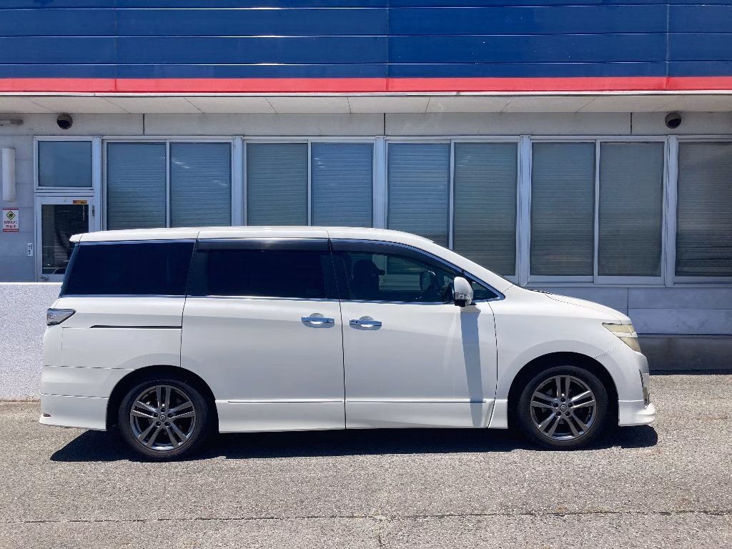 NISSAN ELGRAND
