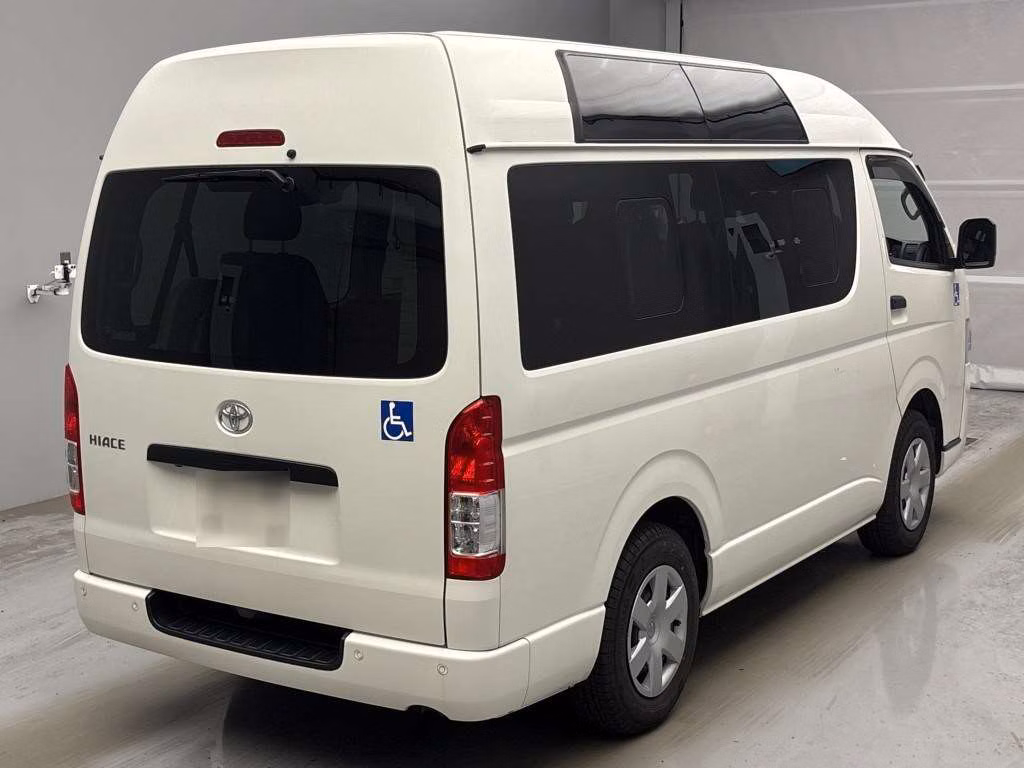 TOYOTA REGIUS ACE